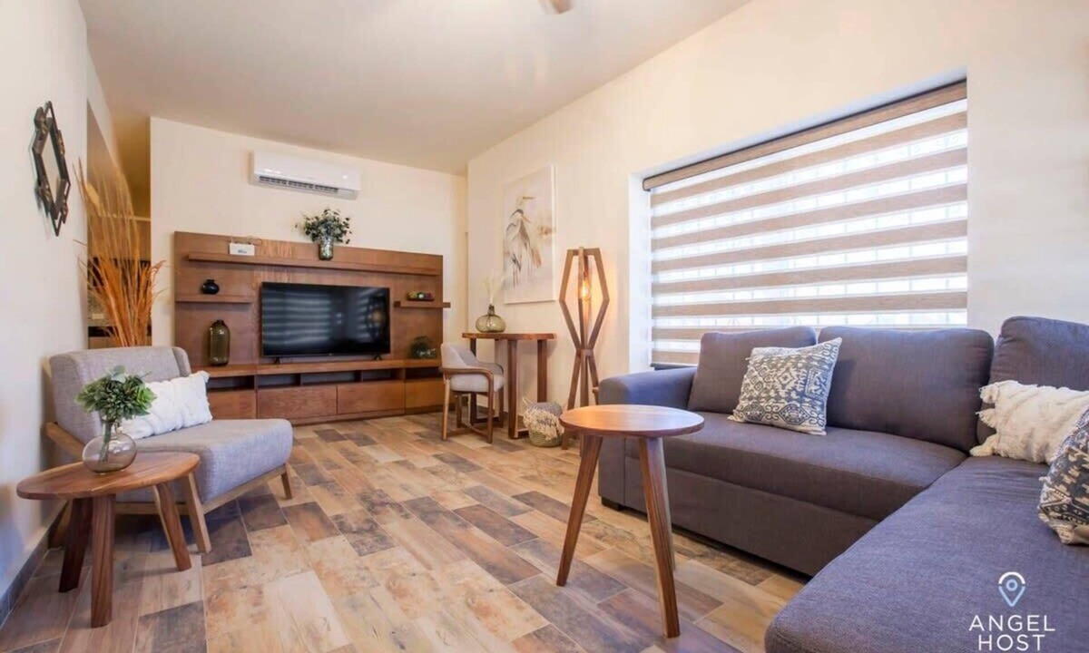 Esterito House | 1 Block to Malecón, Netflix, Beach Access