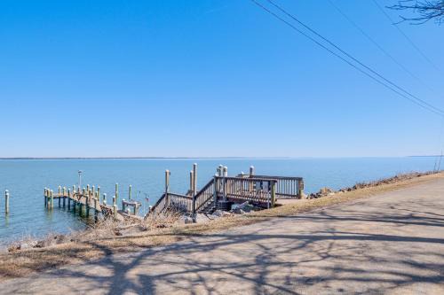Issue House | 1 Mi to Colonial Beach Boardwalk: Home w/Fire Pit