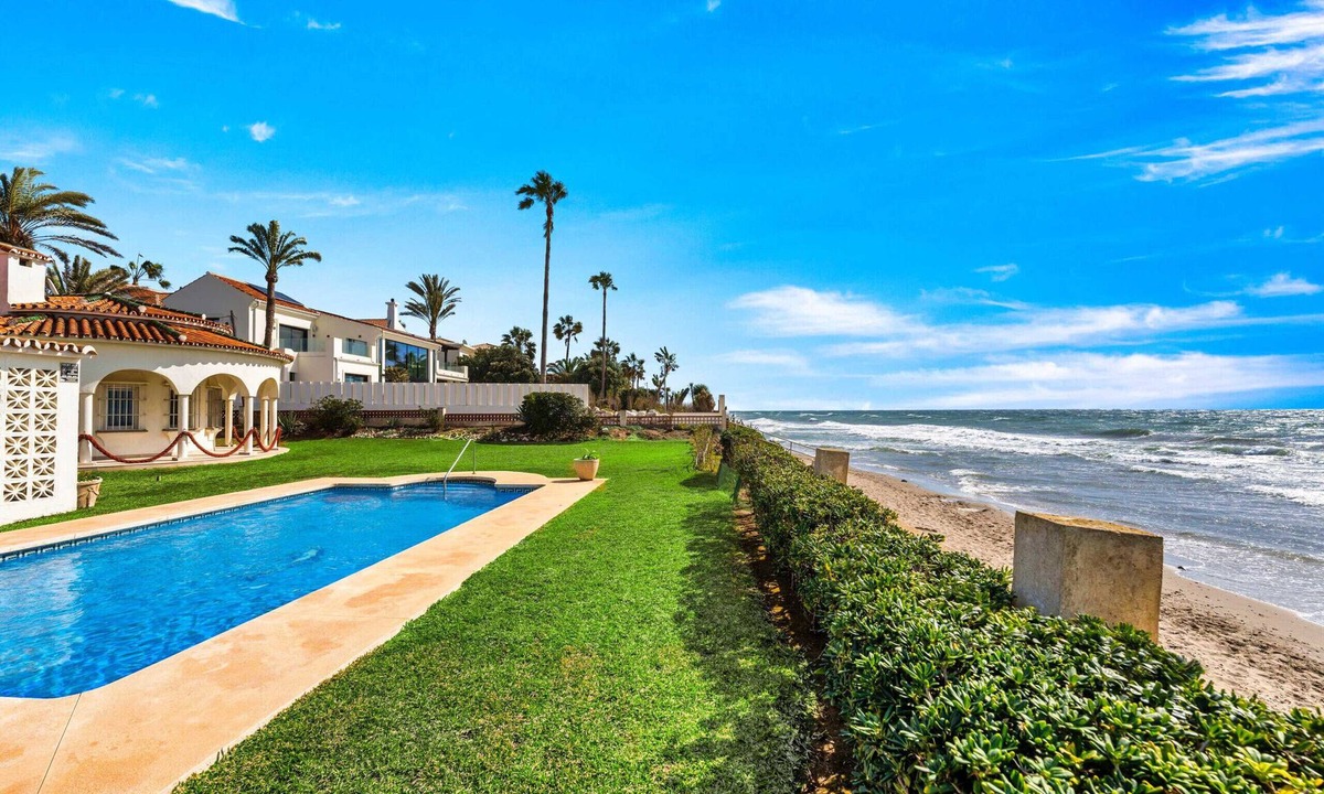 Urbanizacion Marbessa Villa | 1100 Stunning Marbesa Beachfront Villa with Garden Pool