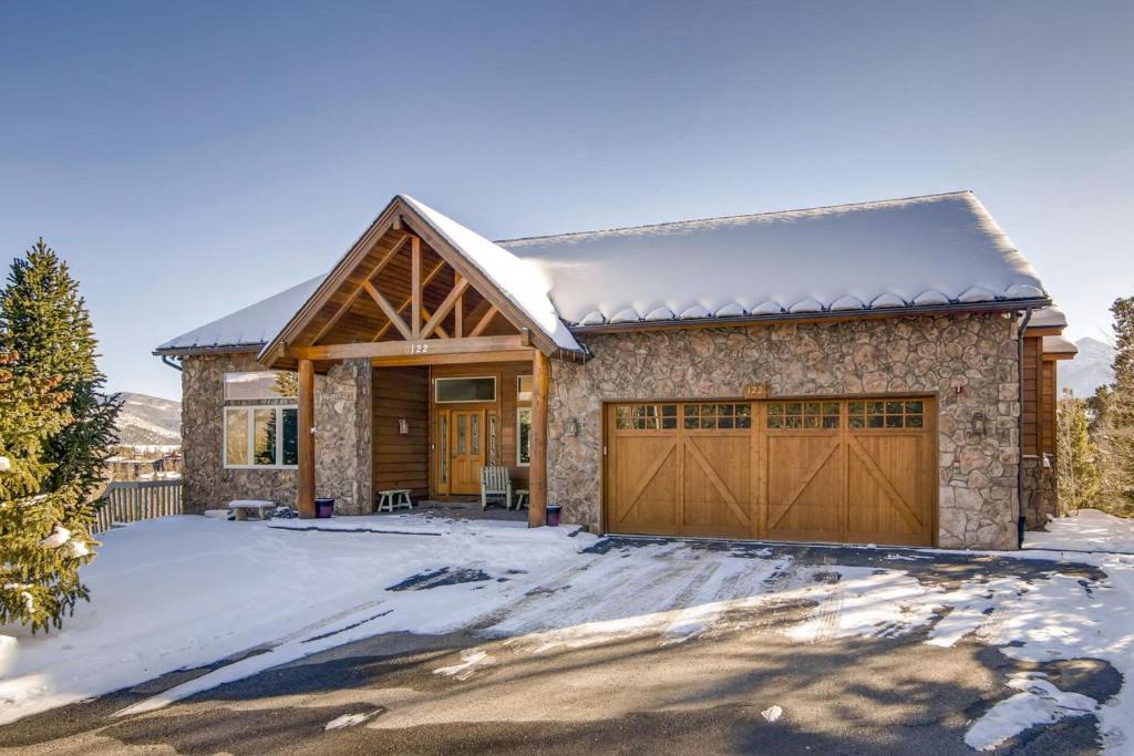 Wildernest House | 122 Kings Court by Book by Owner