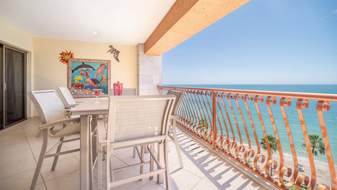 Sandy Beach Condo | 139 m² Condo ∙ 2 bedrooms ∙ 6 guests