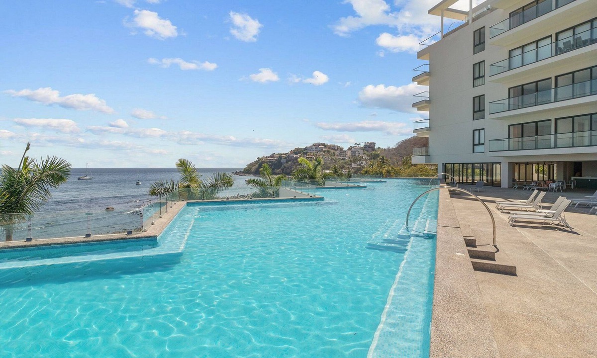 La Cruz de Huanacaxtle House | 1BR Oceanfront · Balcony + 2 Ocean View Pools