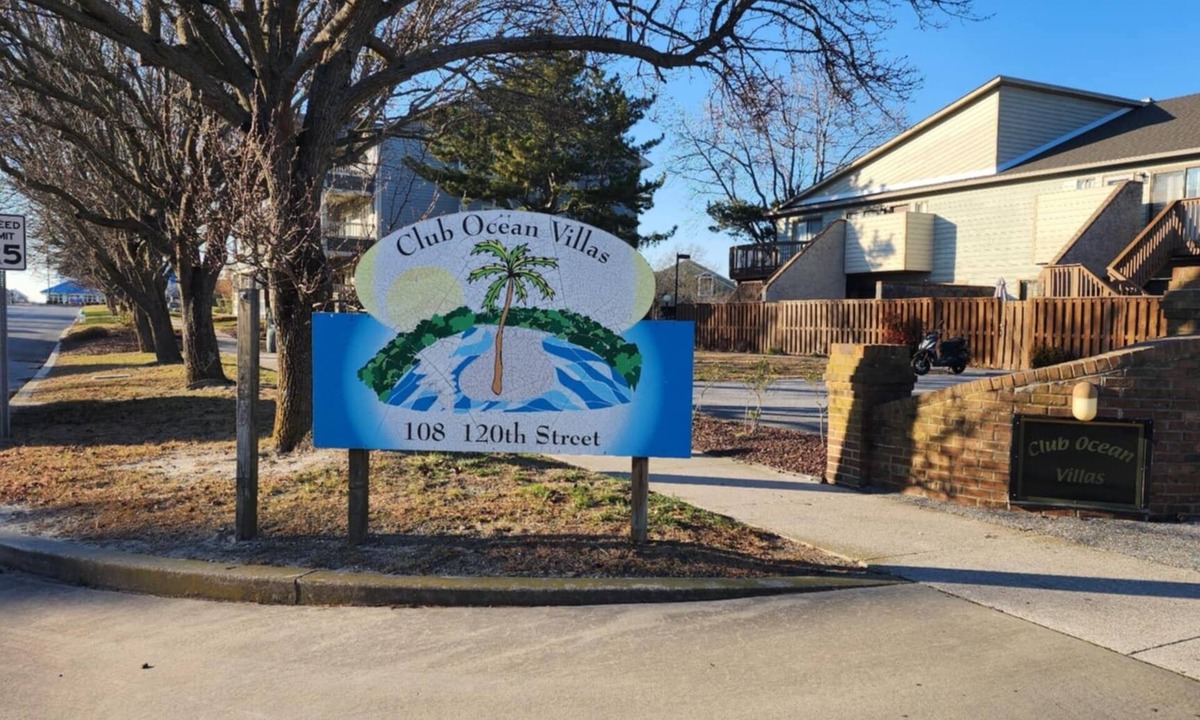 Heron Harbour Isle Condo | 2 Bdrm, 2 Bath, Pool, Short walk to the beach, Northside Park, & restaurants
