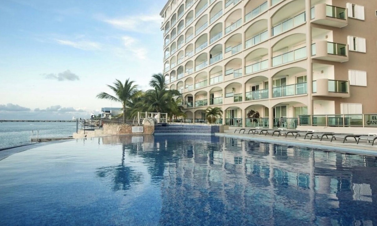 Colonia Centro Condo | 2-Bedroom Oceanfront Condo w/Breathtaking Views – Your Dream Getaway in Cozumel