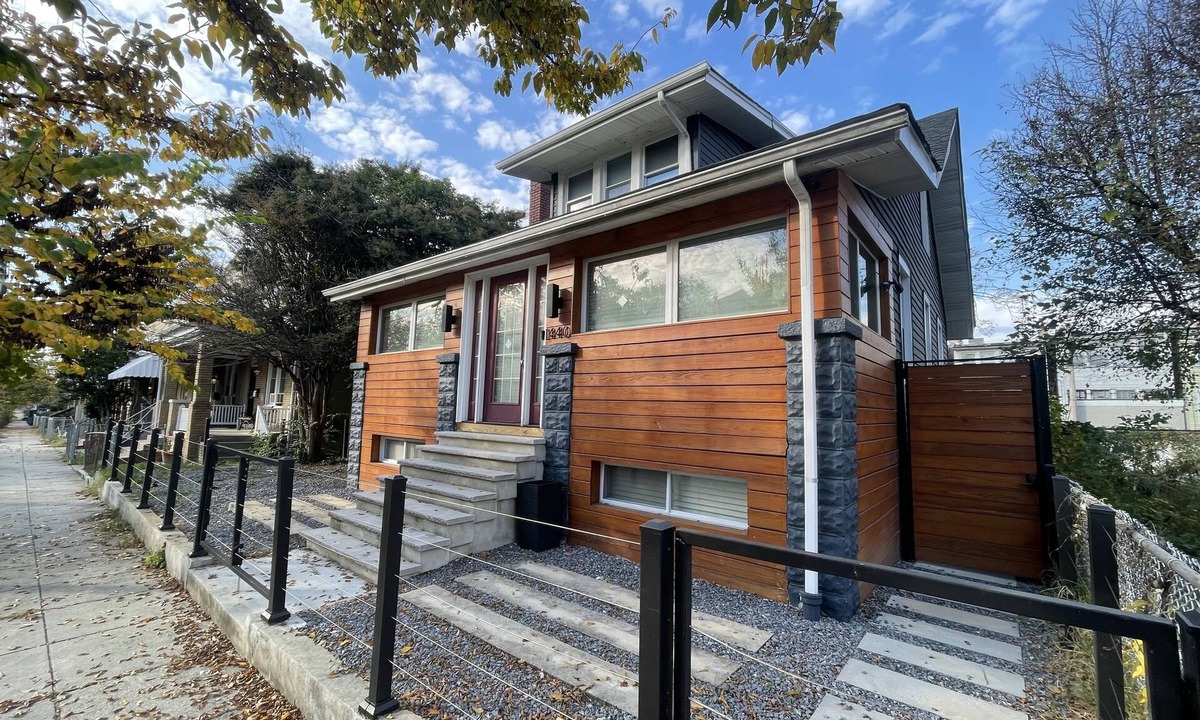 Fairlawn Apartment | 2 Master bedroom 2.5 bath. Private front unit entrance