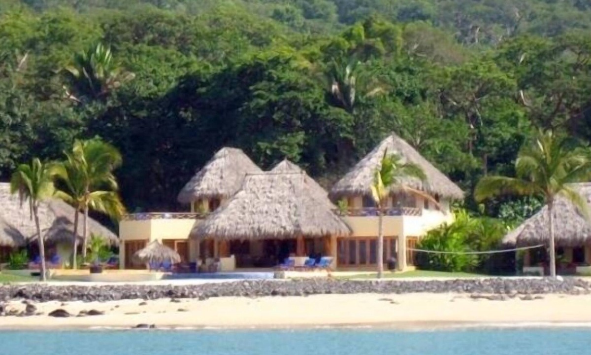 Chacala House | 200 ft Oceanfront, Sleeps 18, Private Cook Service, Swim up bar, jacuzzi