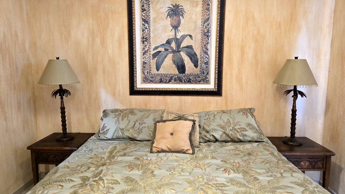 Sandy Beach Condo | 212 m² Condo ∙ 3 bedrooms ∙ 8 guests