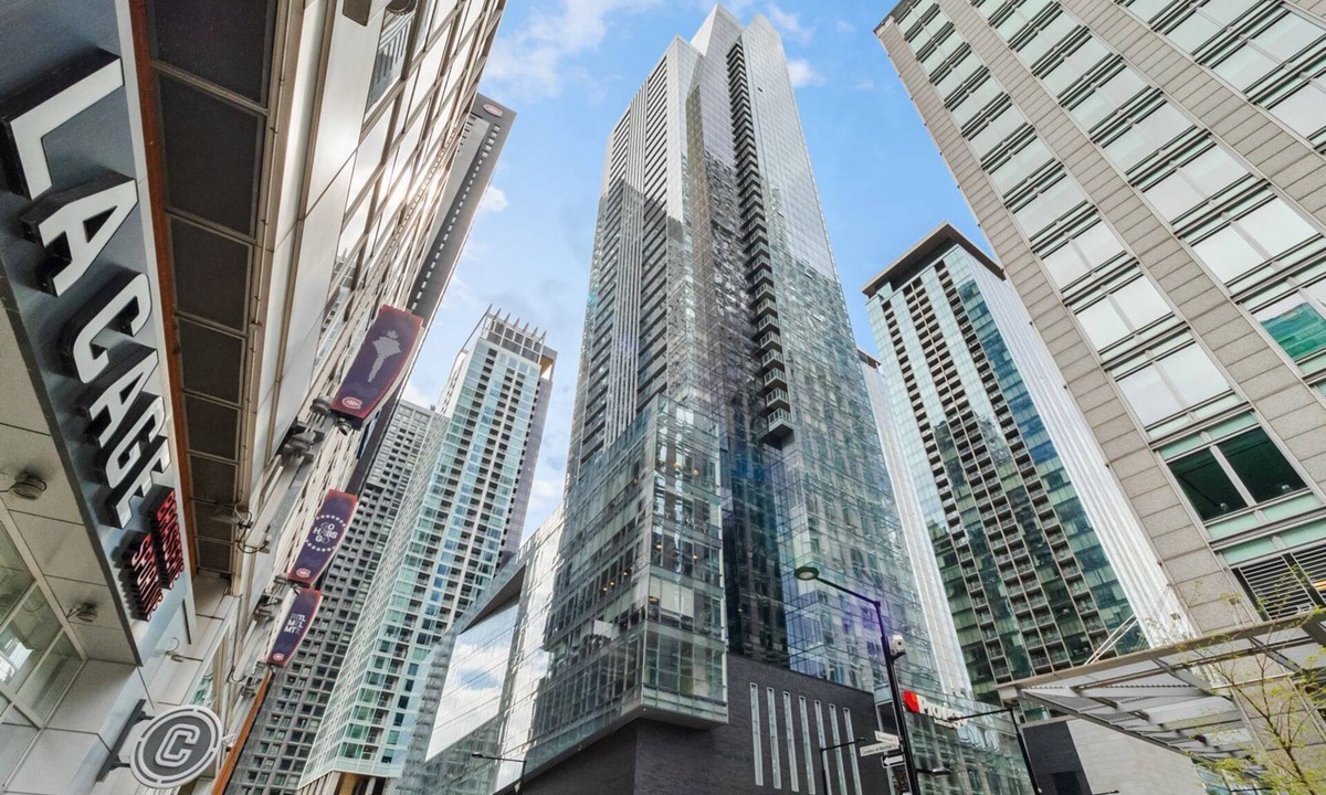 Downtown Montreal Apartment | 2308- Elegant 1-Bedroom Apartment with Modern Amenities