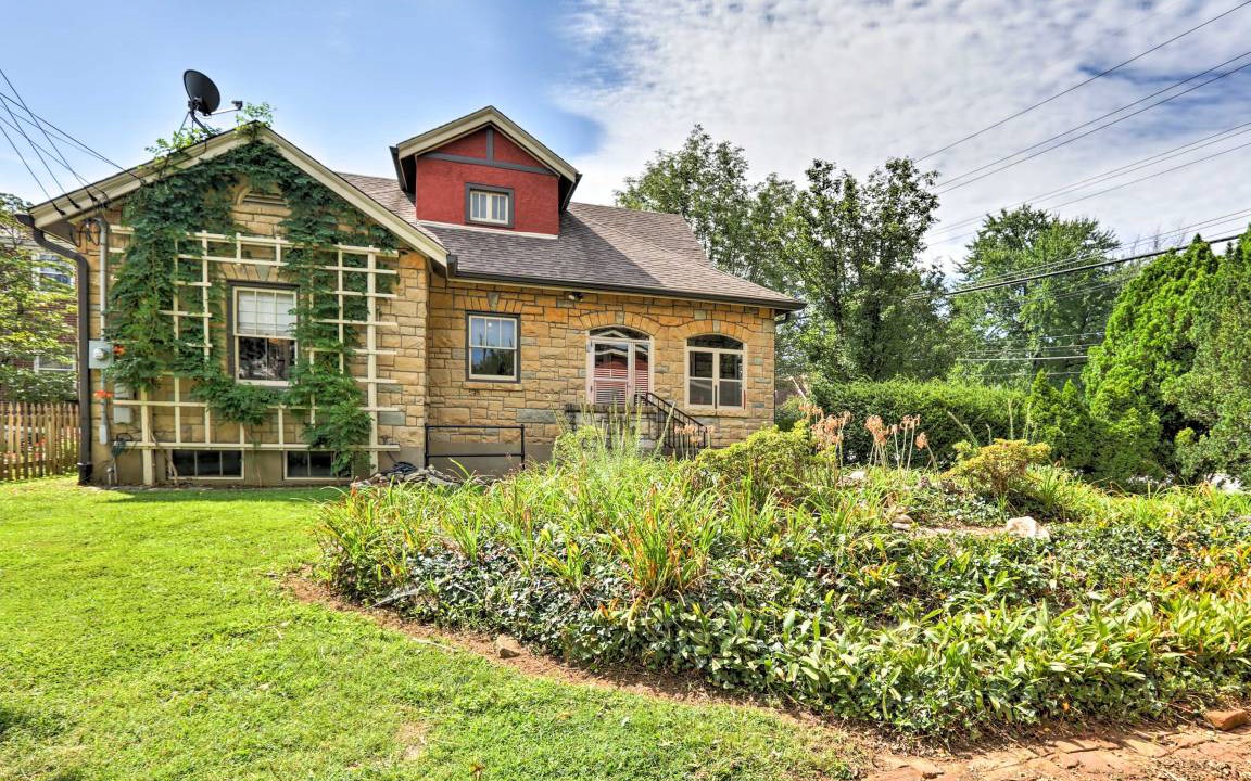 Strathmoor Village House | 232 m² House ∙ 4 bedrooms ∙ 6 guests
