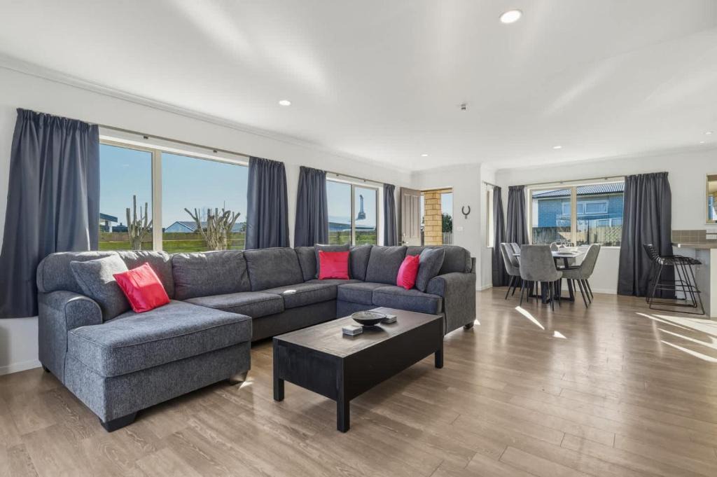 Owhata House | 25A Hideaway - 3 Bed 2 Bath with Deck & BBQ