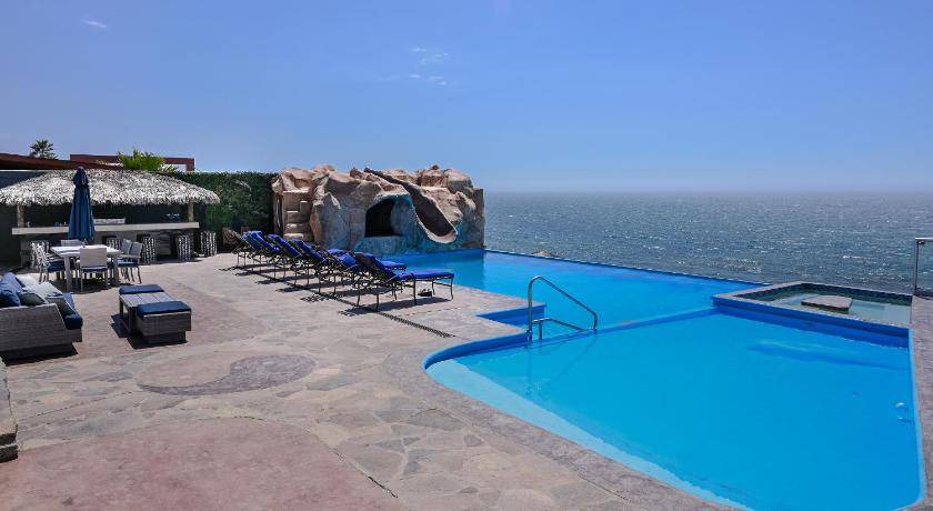 Playas de Rosarito House | 260 m² House ∙ 7 bedrooms ∙ 35 guests