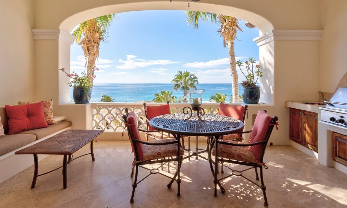 Buzzards Condo | 2BD Oceanview Condo with the Beachfront Club and Fitness Center Access