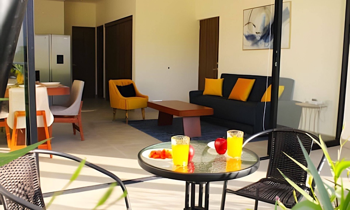 Mezcales House | 2BR Ground Floor/Balcony Pool Beach Minutes