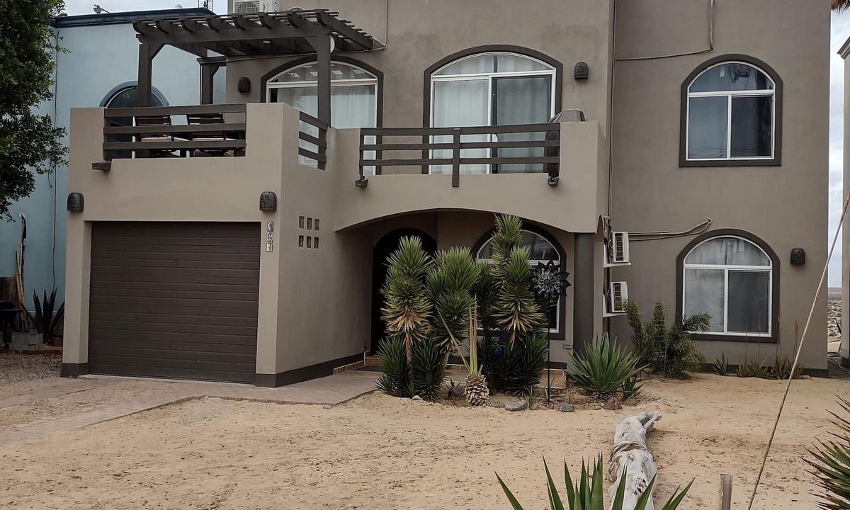 Las Conchas House | *3 Bedroom/2 KING Suites/3.5 Bathroom - Rooftop with Beautiful Ocean Views