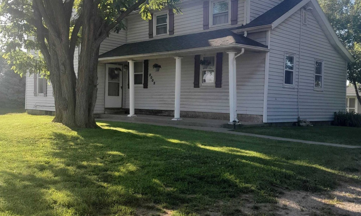 Davison House | 3-bedroom lower level of a 100 yr old farmhouse in peaceful Davison with WiFi