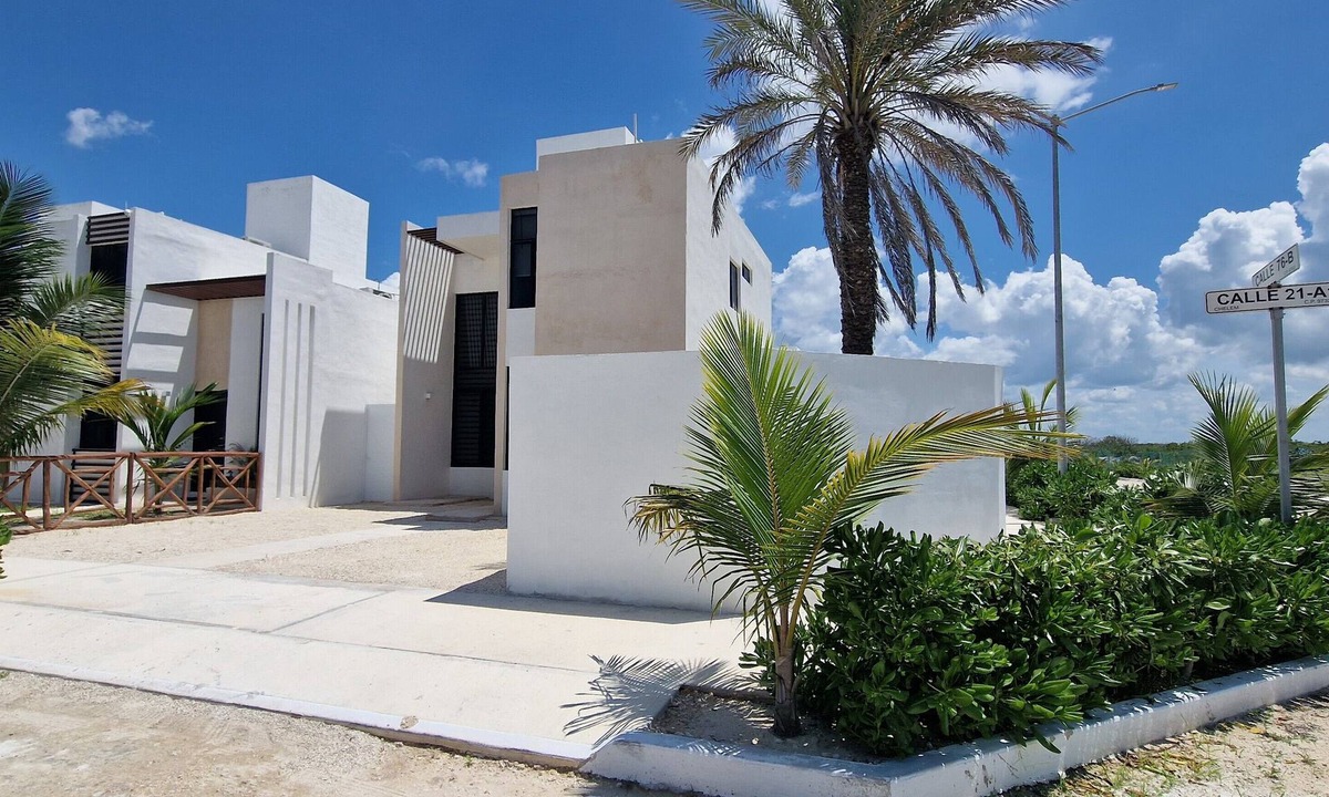 Puerto Yucalpeten House | 3bedroom 3bathroom house, private pool, 5 minutes from the beach