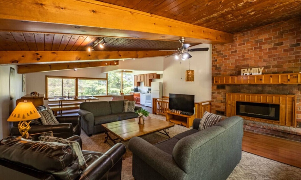The Blue Mountains Cottage | 4 bedroom Cottage|Private Beach Access|Walk to Blue Mountain Village|#FO1