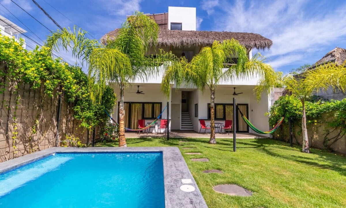 San Francisco House | 4 by 4 means 8 is great in San Pancho