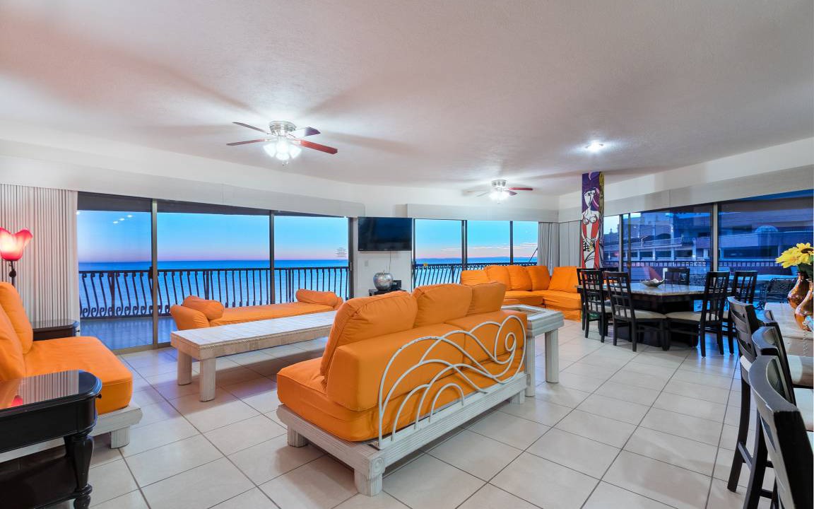 Sandy Beach Condo | 492 m² Condo ∙ 5 bedrooms ∙ 15 guests