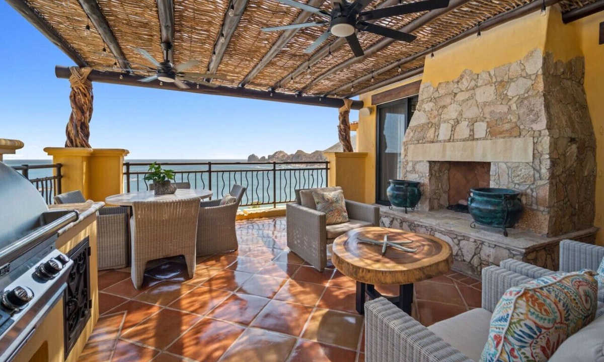 El Medano Ejidal Apartment | 4BD 2-level Penthouse 5-Star Beachfront Paradise.