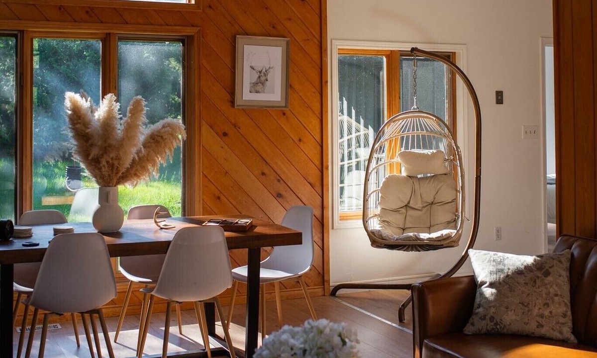 Silver Water Cottage | 4BED + HOTUB - Private Forest Retreat by Lake & Trail