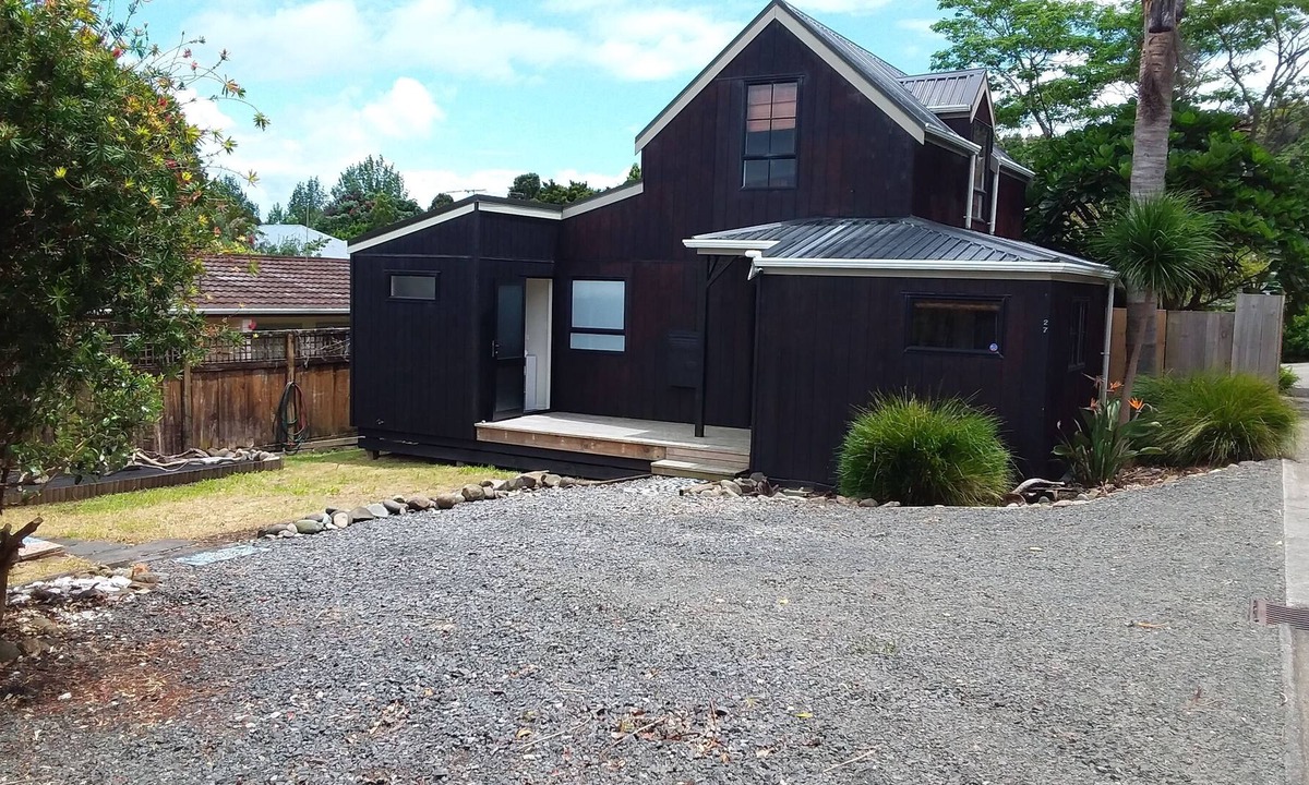 Coromandel House | 500m to Town/Deck/WiFi/Chromecast/BBQ/Dog Friendly