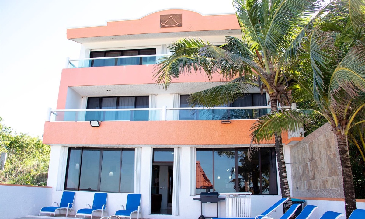 Zona Hotelera Norte House | 7 Bedrooms, Oceanfront, Bike Path to Town