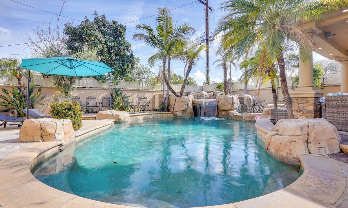 Santa Ana House | 8 Mi to Disney: Santa Ana Home w/Bar & Patio!
