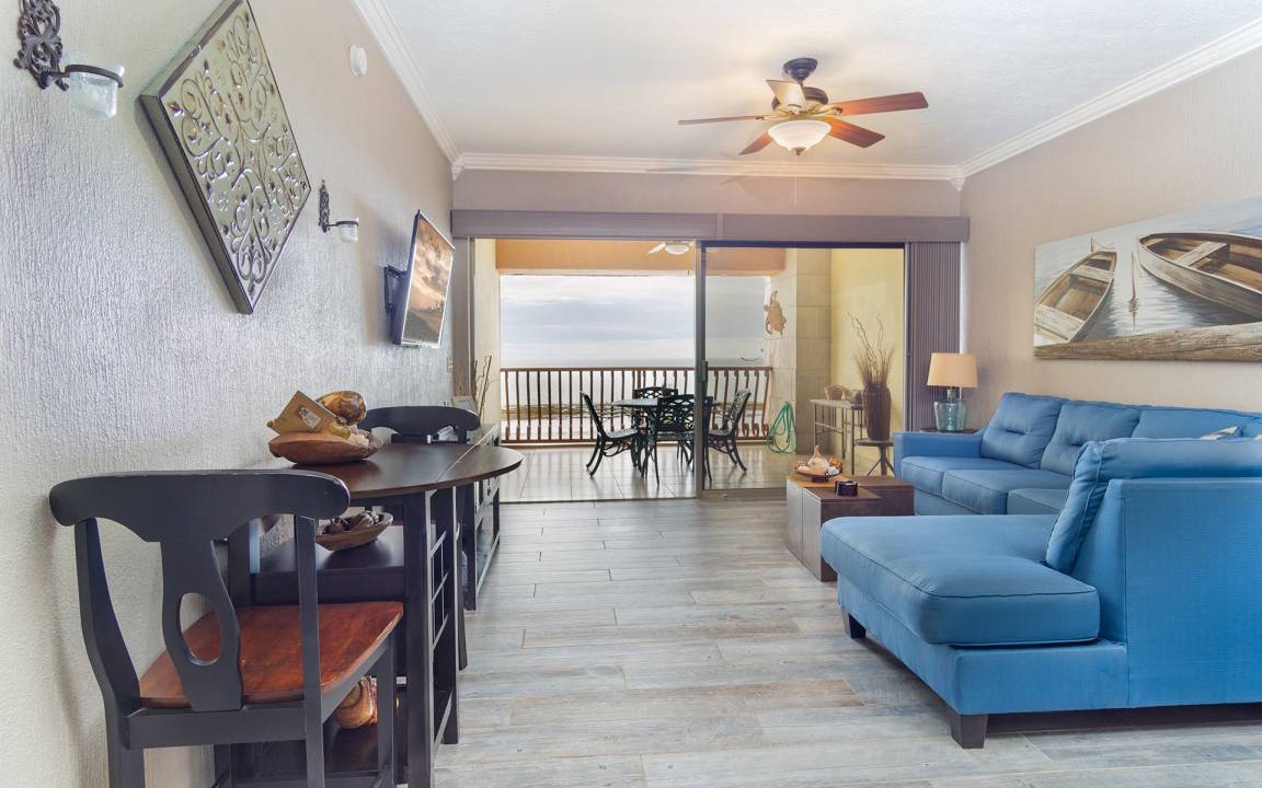 Sandy Beach Condo | 97 m² Condo ∙ 1 bedroom ∙ 4 guests