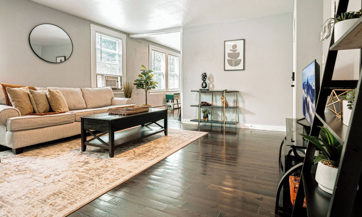 Mill River Apartment | A brick's throw away to Sally's Apizza!