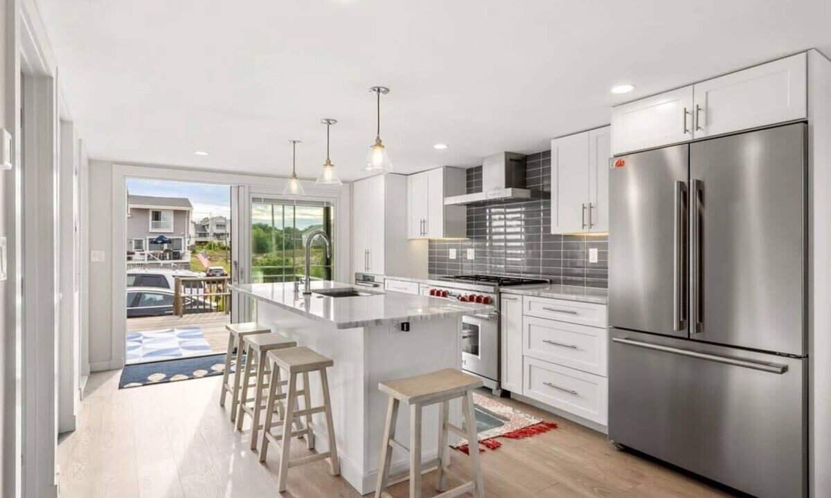 Newbury House | Across From Beach | High-End Home | "The Nest"