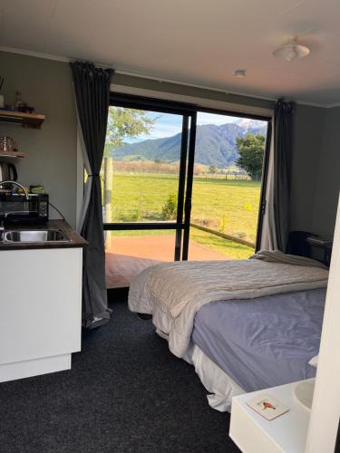 Staveley House | Adorable studio cottage with mountain views