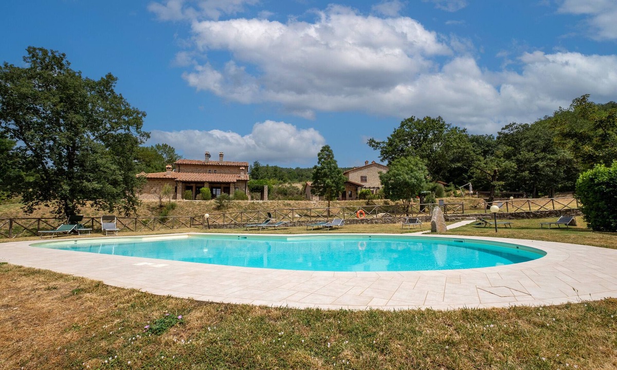 Roccalbegna House | Agriturismo Ginepro Poderone with Garden, Shared Pool & Wi-Fi