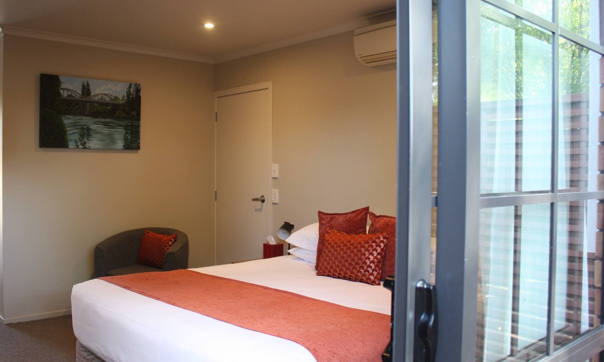 Hamilton East Hotel | Albert Court Motor Lodge