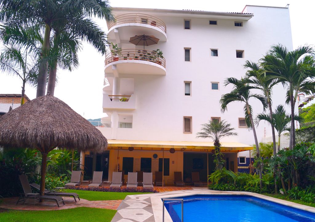 Romantic Zone Apartment | Amazing 1 Bedroom Condo in Romantic Zone!!