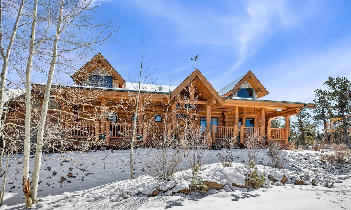 Hartsel Cabin | Amazing 5000 Square Ft Estate On 70 Secluded Acres