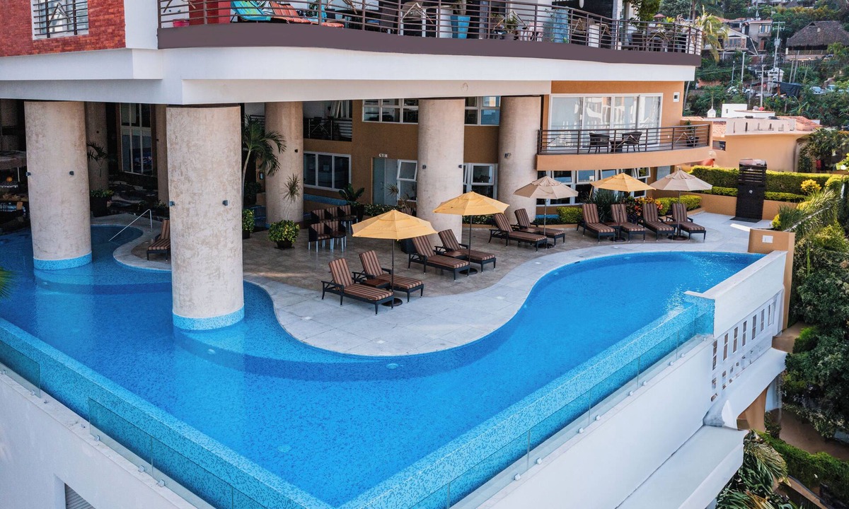 Romantic Zone Condo | Amazing High floor condo with Ocean Views in the Romantic Zone-S604
