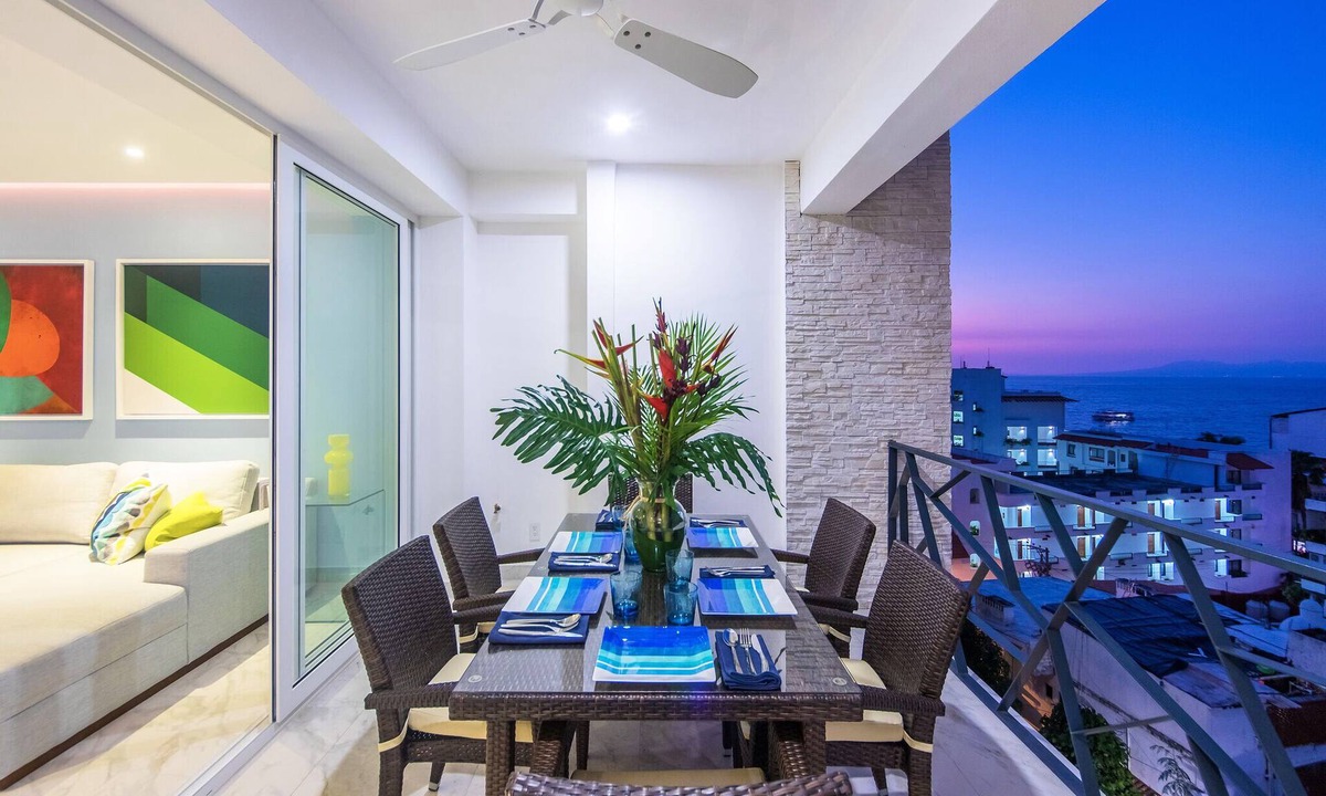 Amapas Condo | Amazing rooftop infinity pool! Ocean view 2 Bed/2 Bath condo. Walk Everywhere