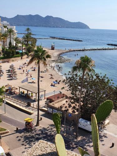 Cala Bona Apartment | Apartamento Torre Bona - Seafront, 10 meters from the beach!