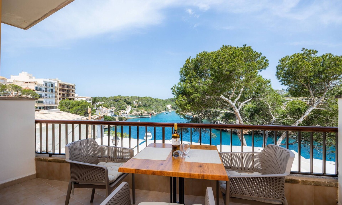 Cala Figuera Apartment | Apartment 'Cala Figuera 1b' with Sea View, Wi-Fi and Air Conditioning