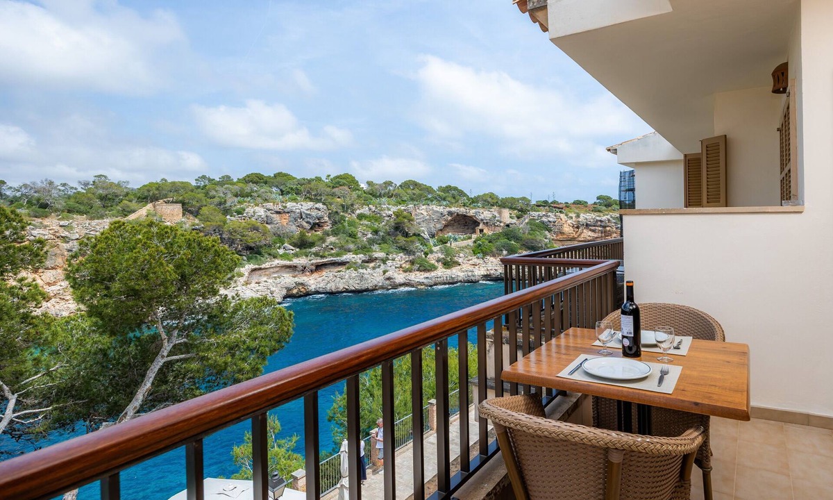 Cala Figuera Apartment | Apartment 'Cala Figuera 3b' with Sea View, Wi-Fi and Air Conditioning