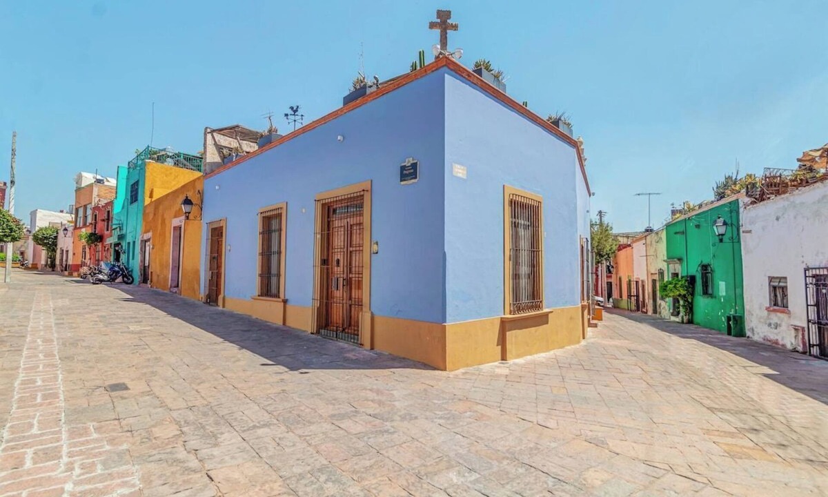 La Cruz House | Apartment in Historic Downtown with terrace and A/C