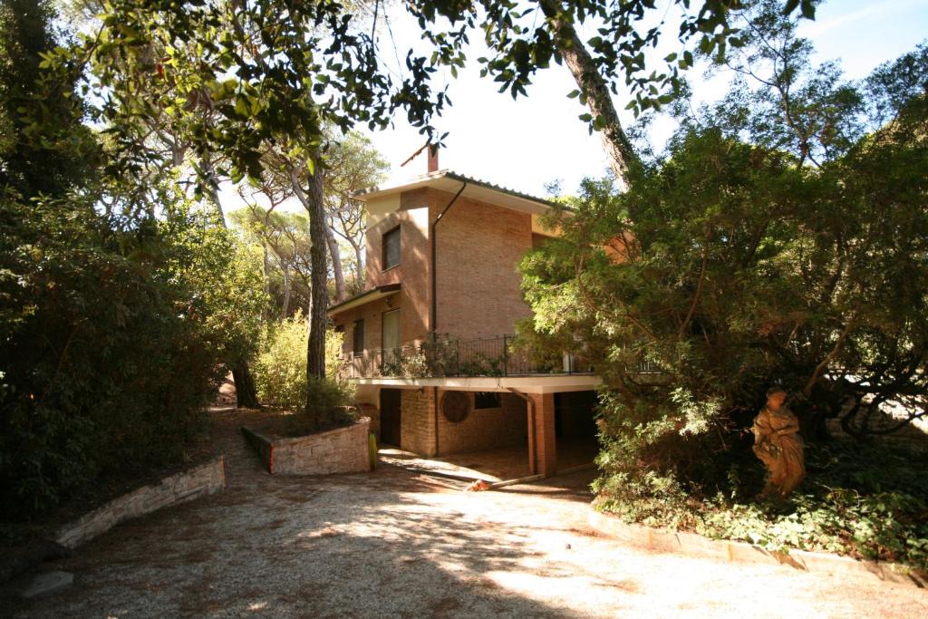 Marina di Castagneto Carducci Apartment | Appartamento a 150 m da mare giardino e posto auto