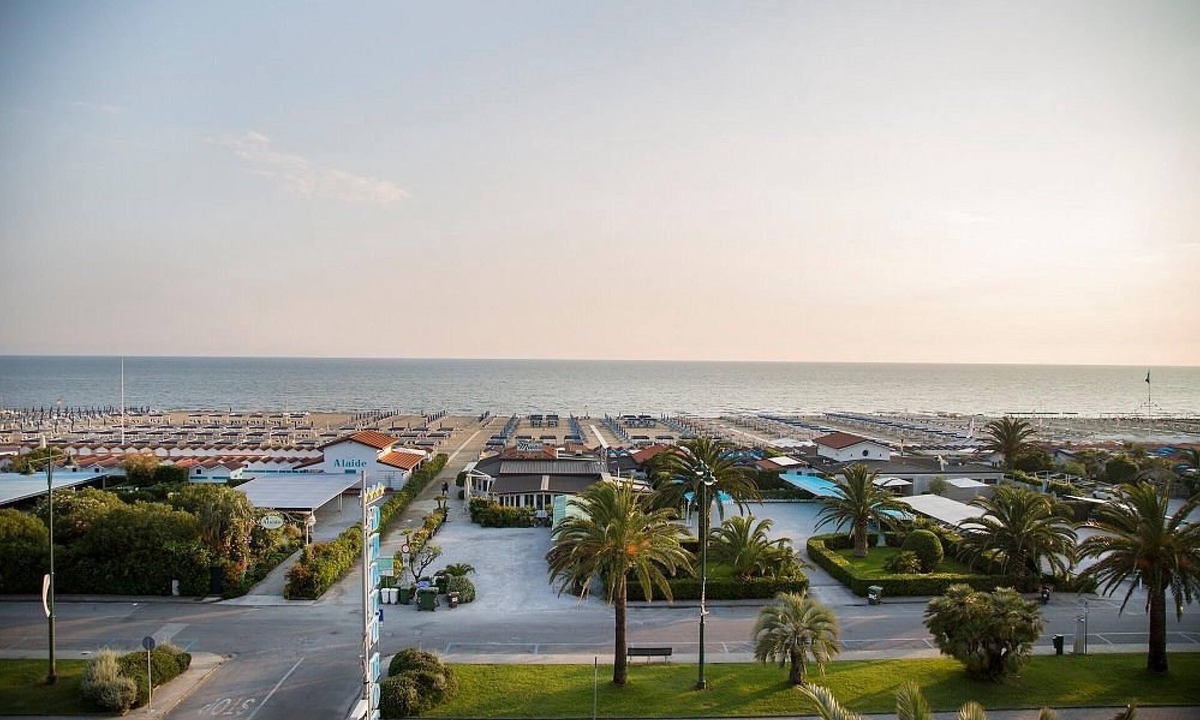 Forte dei Marmi Apartment | Aquamarine Paradise Home