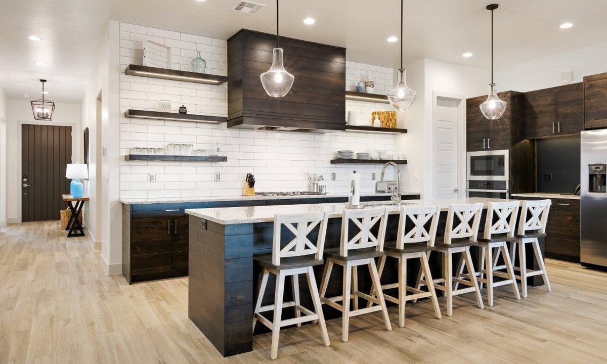 Santa Clara House | Arcadia 21 | Sleeps 32 * Shuffleboard * Games * BBQ