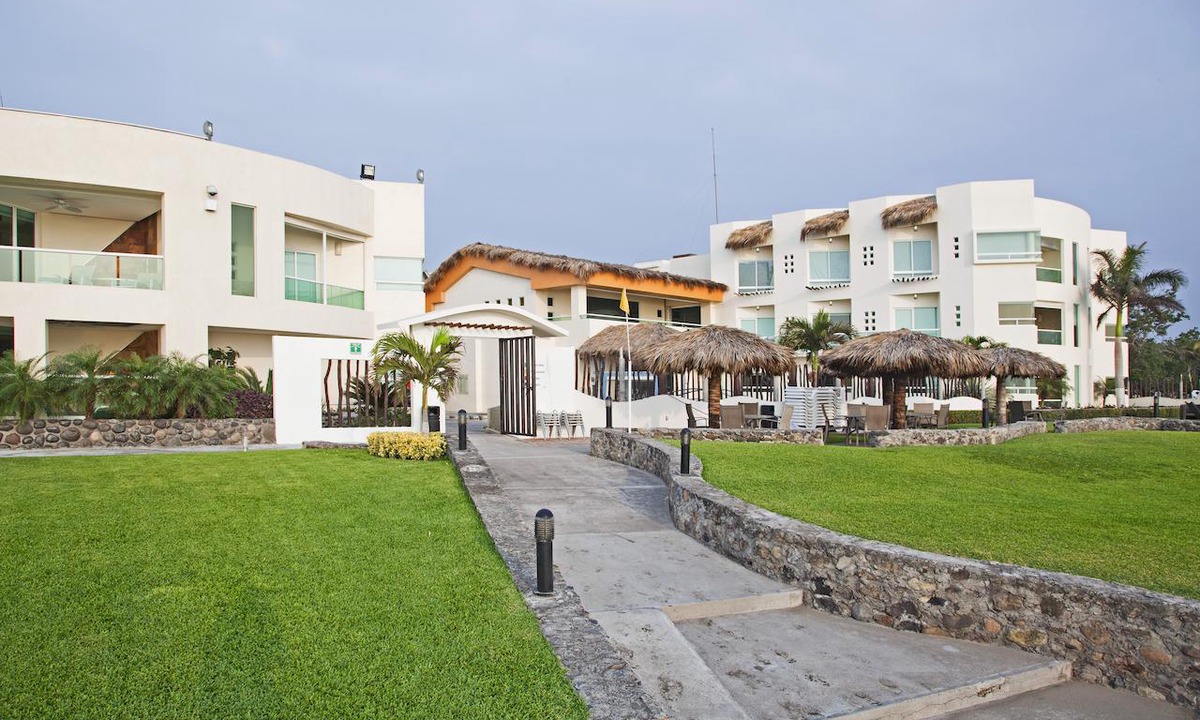 Playa Chachalacas Hotel | Artisan Family Hotels and Resorts Playa Esmeralda