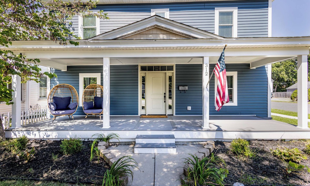 Cambridge House | Aurora Blue - A Stylish Experience