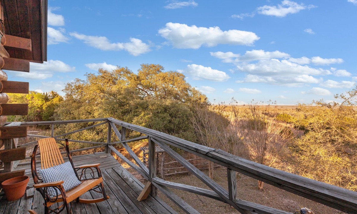 Fredericksburg Cabin | Authentic log cabin - Short drive to Fredericksburg - Hill Country Views