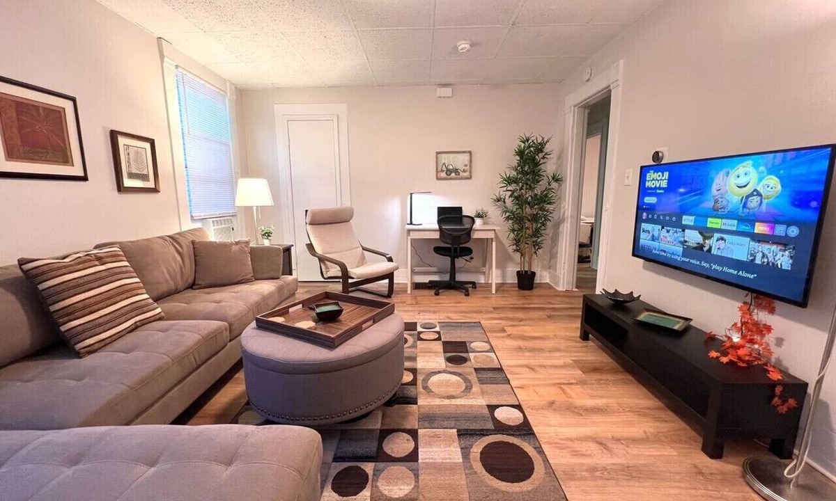 The Hill Apartment | B1-2 Walk to YALE Hospital -All Rooms with AC