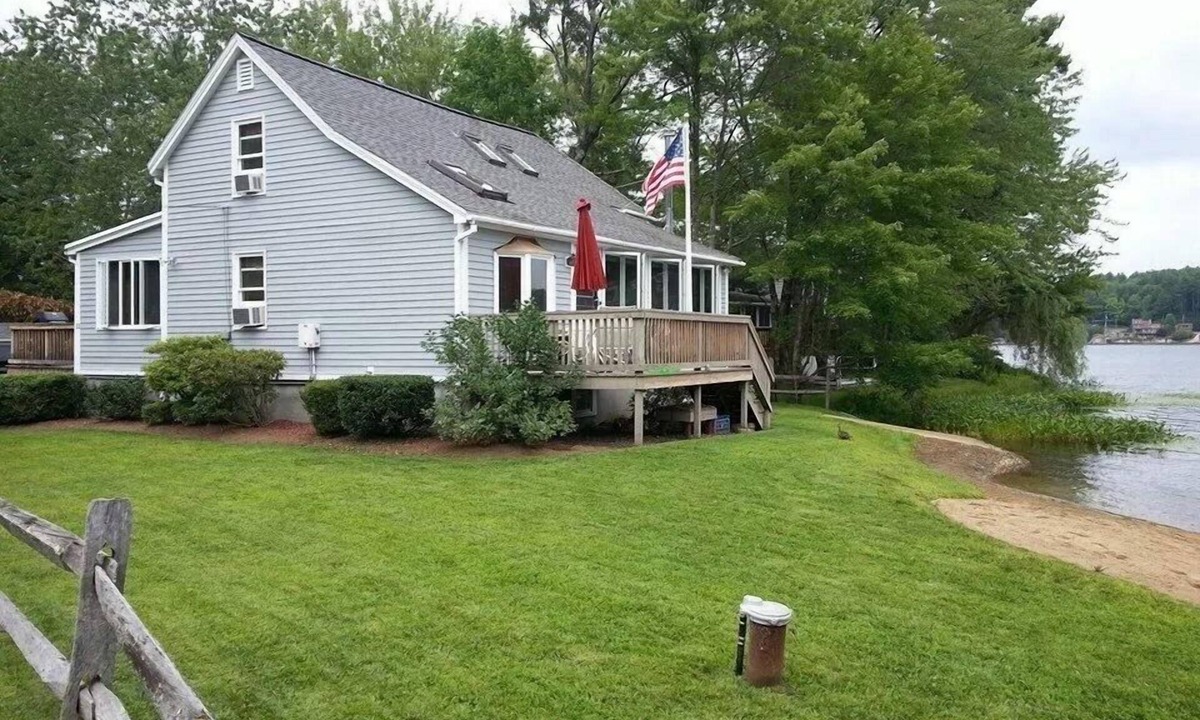 Amherst House | ~Baboosic Lake Waterfront Rental~
